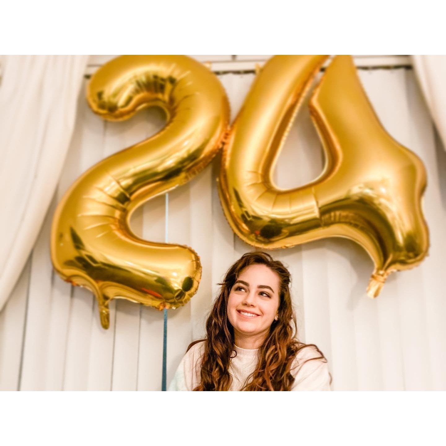 Balon din Folie Metalizata , Figurina Cifra, Tema Aniversare 40 cm, Ambalaj Individual, Pai inclus, Umflare cu Aer sau Heliu, Auriu, Cifra 4 - imagine 4