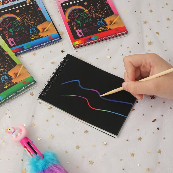 Caiet cu fise razuibile , DIY Magic Scratch, 12 File, Curcubeu, Creion din Lemn, Cartonase negre, A5, Multicolor - imagine 4