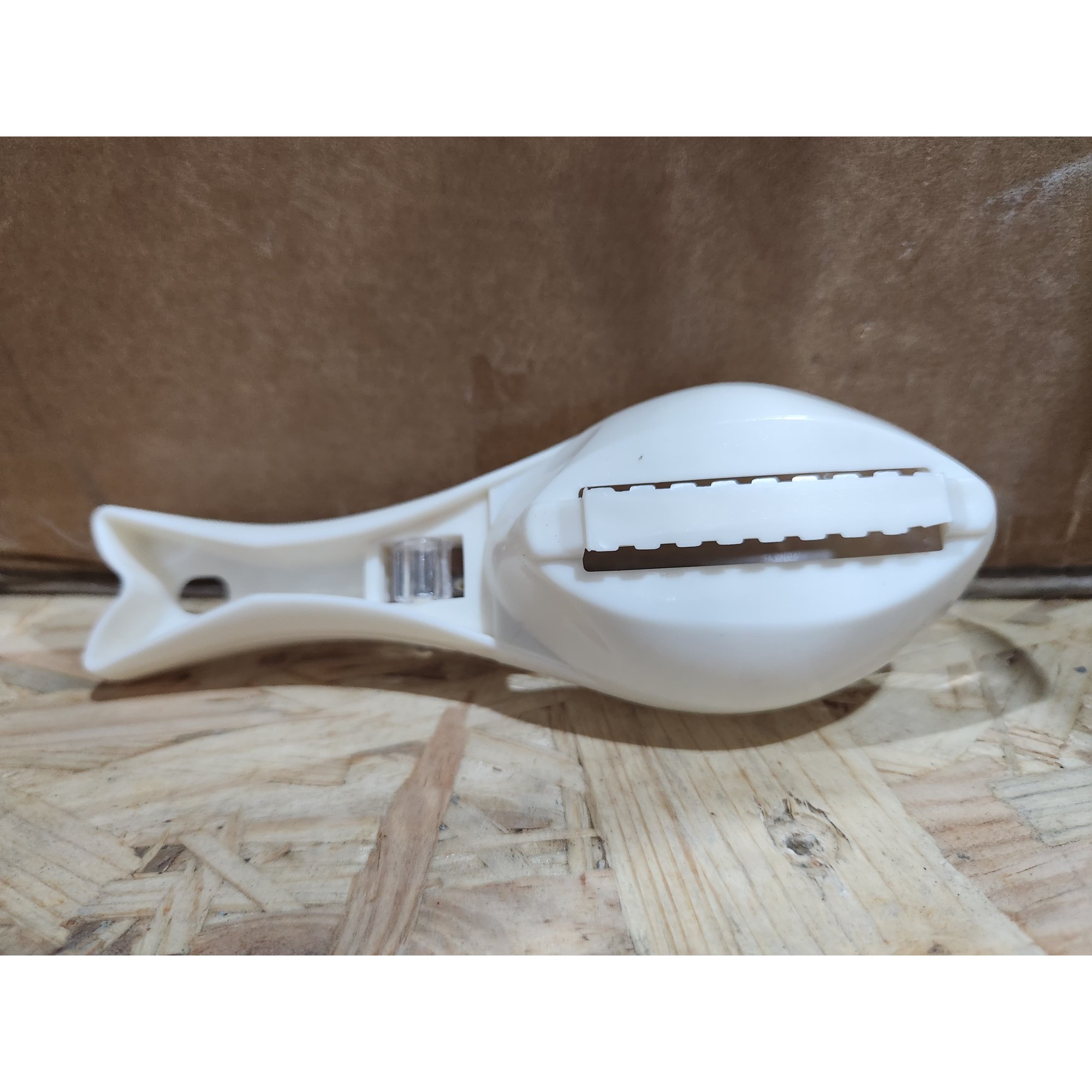 Curatator de Solzi de Peste, , Manual, Forma Peste, cu Compartiment de Colectare, din Plastic, 15.5x5.5 cm, Alb - imagine 2