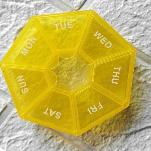 Cutie separator medicamente cu zilele saptamanii, , Plastic, 7 compartimente, Galben - imagine 4
