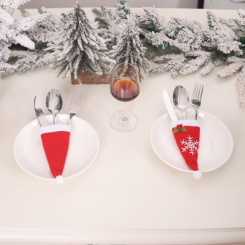 Husa decorativa festiva pentru 3 tacamuri , model caciulita cu fulg, material textil si poliester, 18 x 7 cm, rosu - imagine 2