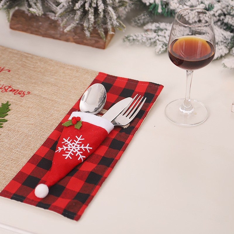 Husa decorativa festiva pentru 3 tacamuri , model caciulita cu fulg, material textil si poliester, 18 x 7 cm, rosu - imagine 4