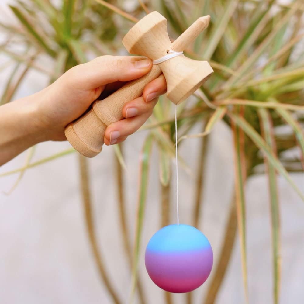 Jucarie Interactiva Kendama, , din Lemn, 18 cm, Joc de Indemanare pentru Copii si Adulti, Model Gradient 1, Roz/Mov/Albastru - imagine 4