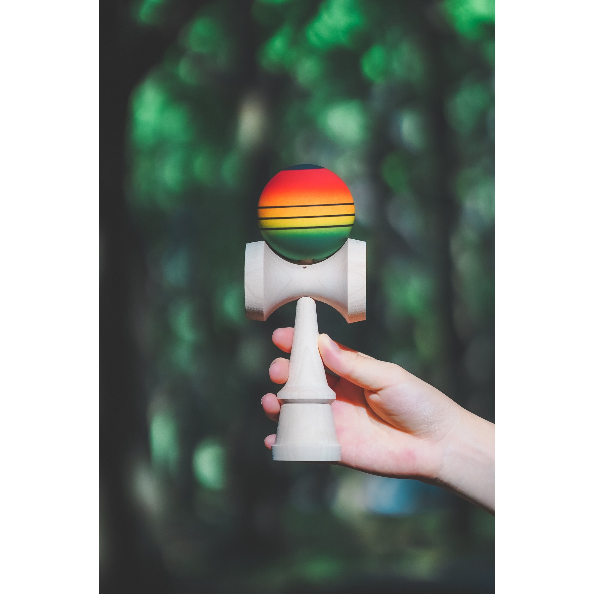 Jucarie Interactiva Kendama, , din Lemn, 18 cm, Joc de Indemanare pentru Copii si Adulti, Model Gradient 4, Rosu/Galben/Verde - imagine 2