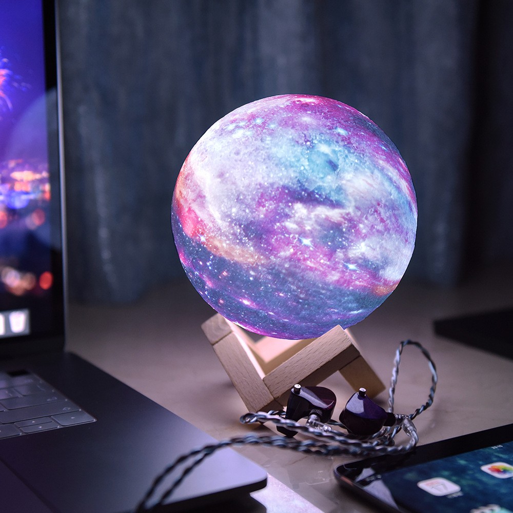 Lampa de veghe cu telecomanda  in forma de luna cu stele 3D Moon Light 7 culori, alimentare baterii, stand din lemn inclus, 15 cm, - imagine 3