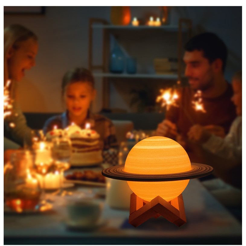 Lampa de veghe cu telecomanda in forma de Saturn 3D Saturn Light 16 culori, alimentare baterii, stand lemn inclus, 15 cm, - imagine 4