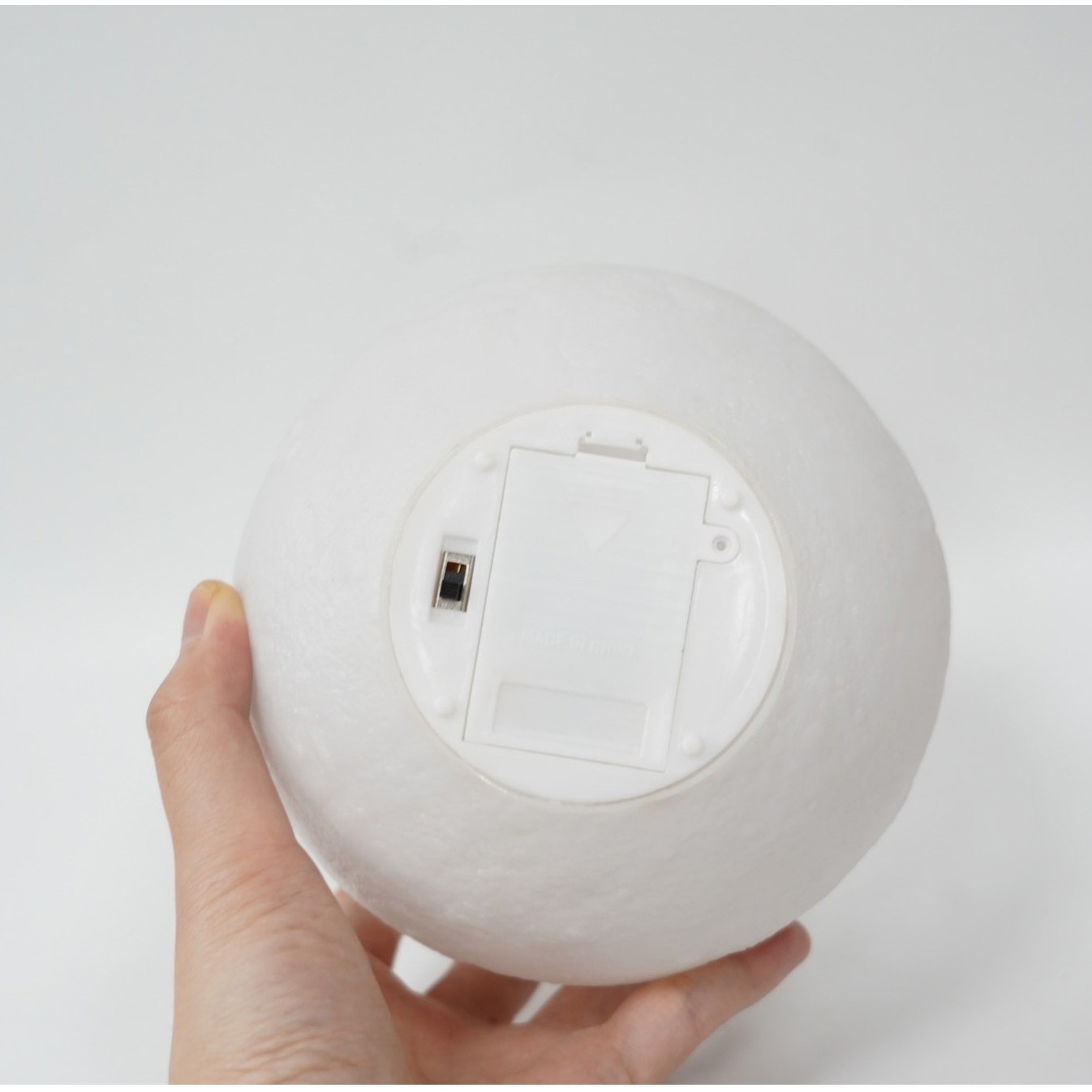 Lampa de veghe luna 3D Moon Light, lumina multicolora cu LED, 7 culori ,schimbare culoare prin atingere,, alimentare baterii, fara acumulator, stand din plastic inclus, 15 cm, - imagine 3