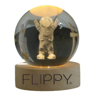 Lampa LED Decorativa, , cu Bila de Cristal cu Diametru 6cm, Model Astronaut 3D, Alimentare USB, Suport din Lemn, Lumina Alb Cald