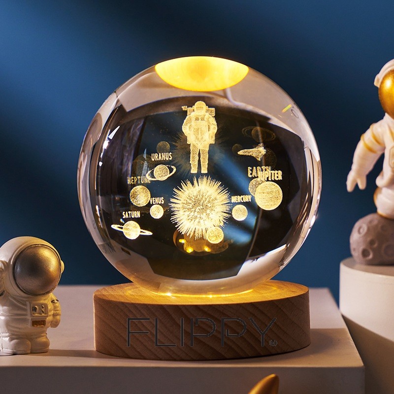 Lampa LED Decorativa, , cu Bila de Cristal cu Diametru 6cm, Model Astronaut in Galaxie 3D, Alimentare USB, Suport din Lemn, Lumina Alb Cald - imagine 3