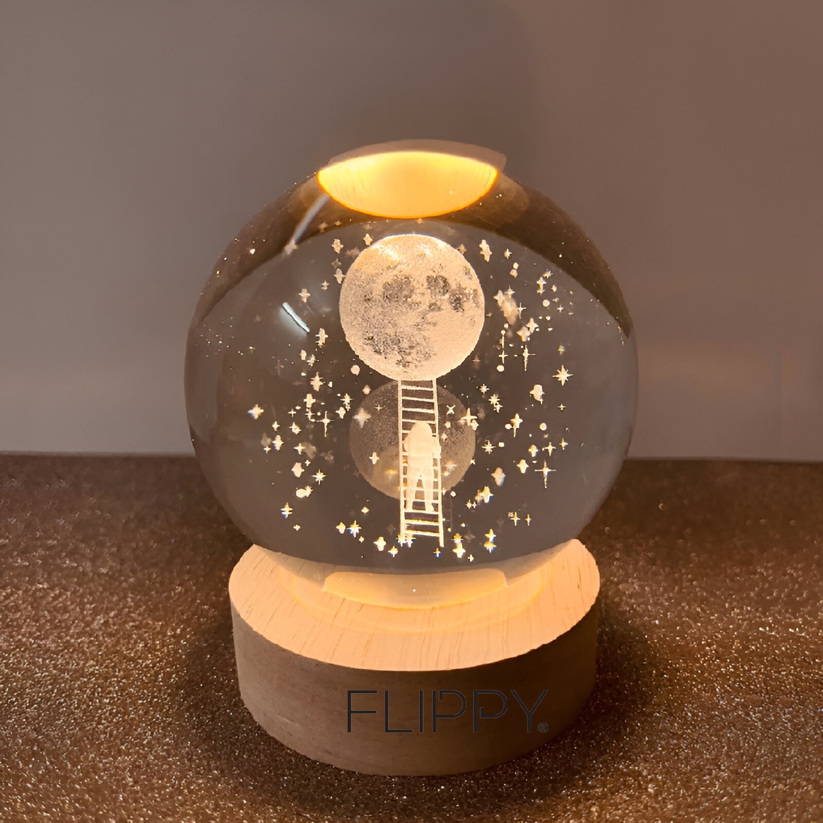 Lampa LED Decorativa, , cu Bila de Cristal cu Diametru 6cm, Model Astronaut pe Scara catre Luna 3D, Alimentare USB, Suport din Lemn, Lumina Alb Cald - imagine 2