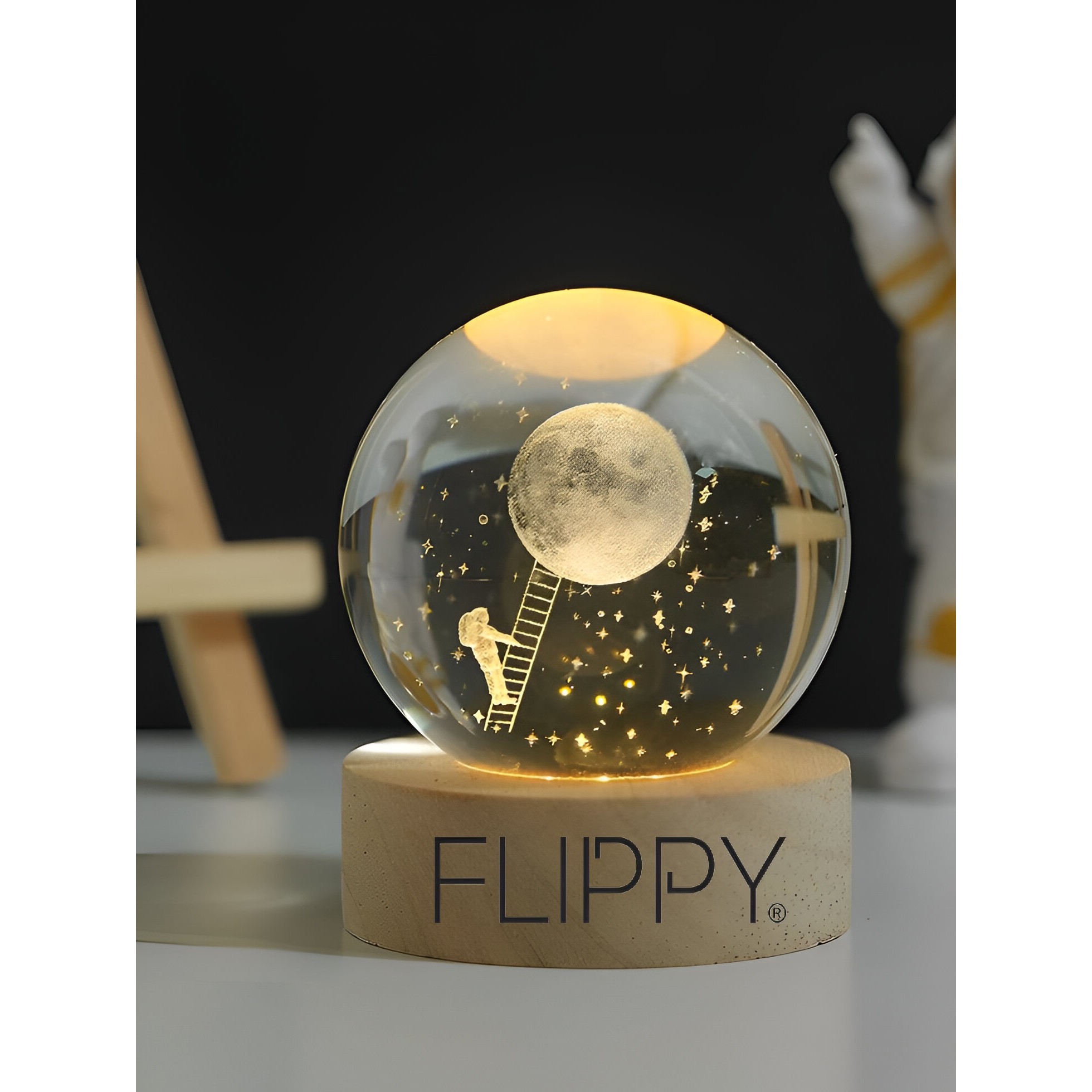 Lampa LED Decorativa, , cu Bila de Cristal cu Diametru 6cm, Model Astronaut pe Scara catre Luna 3D, Alimentare USB, Suport din Lemn, Lumina Alb Cald - imagine 3