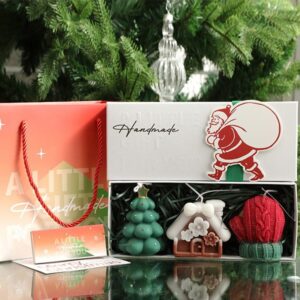 Lumanari Parfumate de Craciun, , GIFT BOX din 3 Lumanari din Ceara de Soia, Model B Brad, Manusa, Casuta, 22.5 x 9.5 x 5 cm, Multicolor