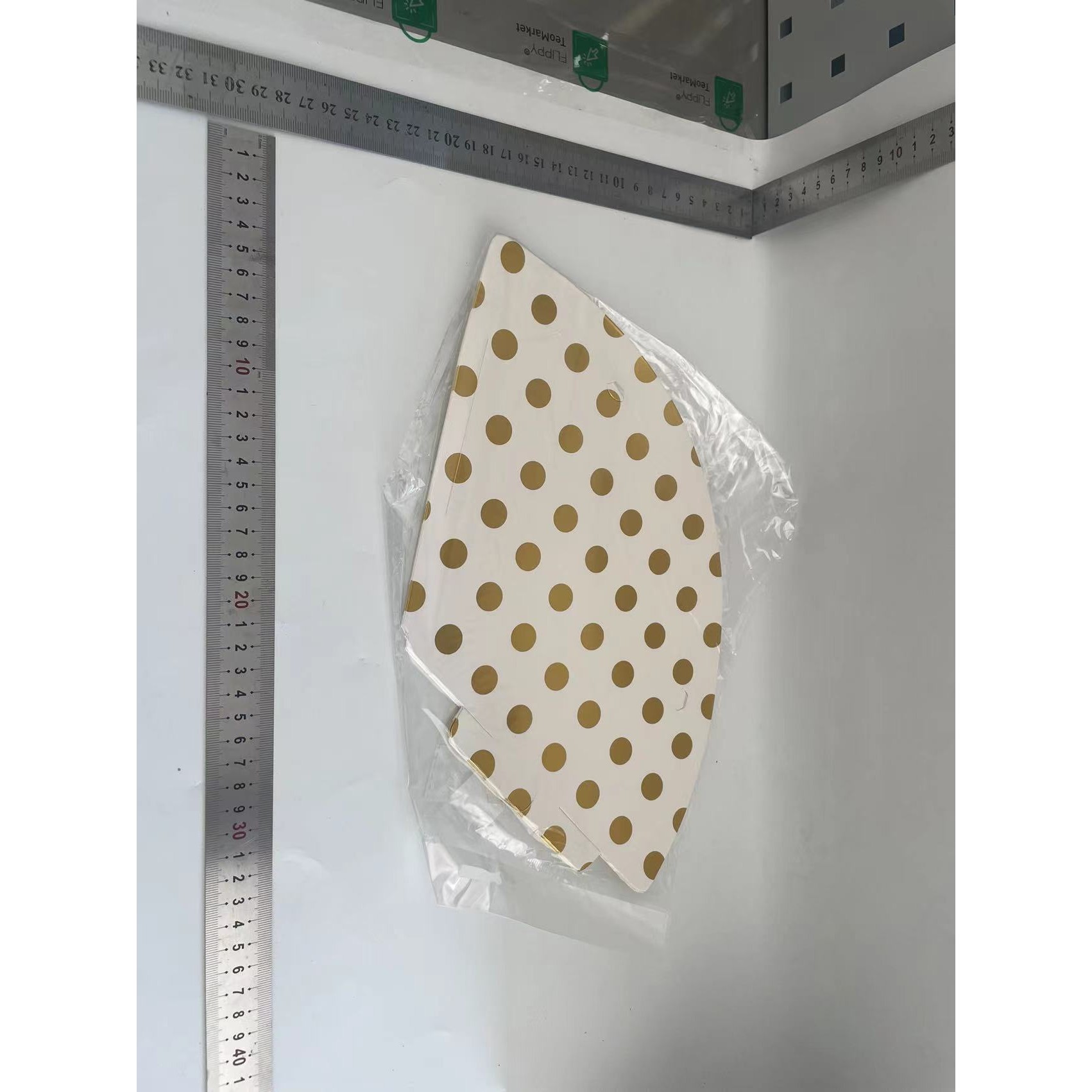 Set 6 Coifuri Metalizate, , pentru Petrecere, Tematica Aniversare, Model Buline, 20 cm, Auriu - imagine 2