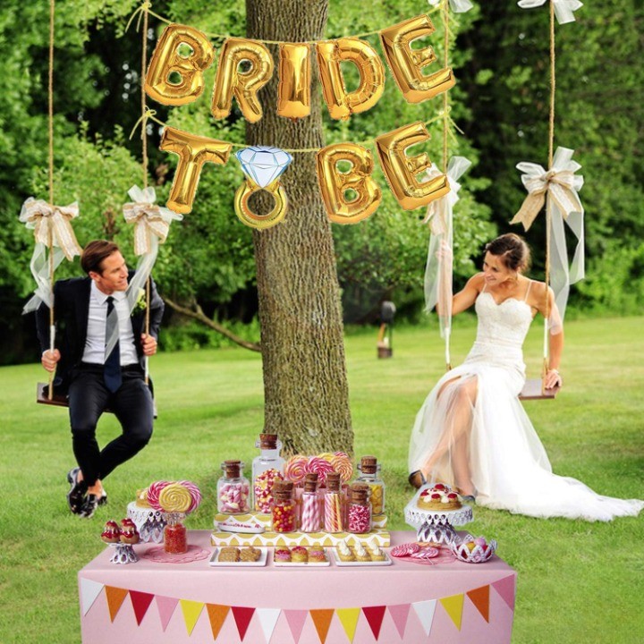 Set Baloane din Folie Metalizata, , Model Bride to Be cu Inel de Logodna, Litere de 40 cm, Baloane Party, Ambalaj Individual, Pai Inclus, Umflare cu Aer sau Heliu, Auriu - imagine 3