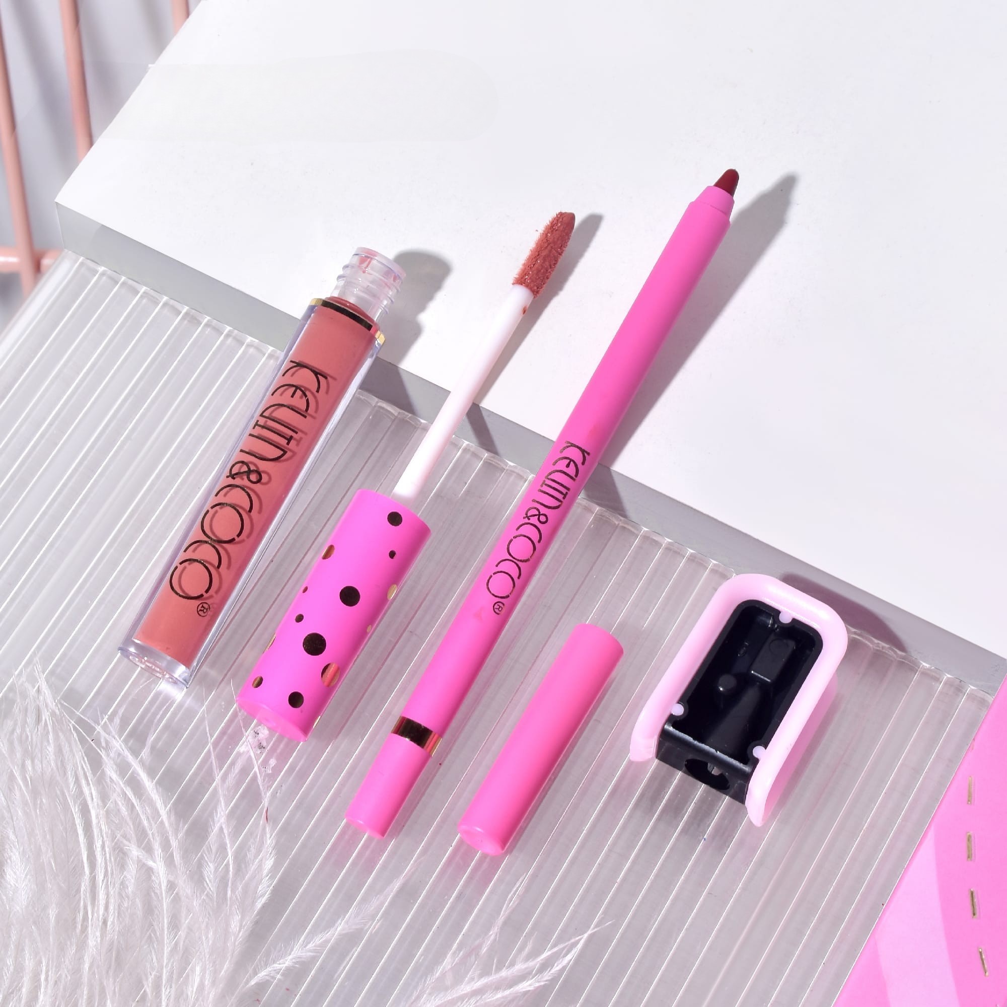 Set Paleta de machiaj cu 14 farduri de pleoape Kevin&Coco, Red Heart Eyeshadow Palette, 21 x 20.5 x 2.2cm - imagine 3