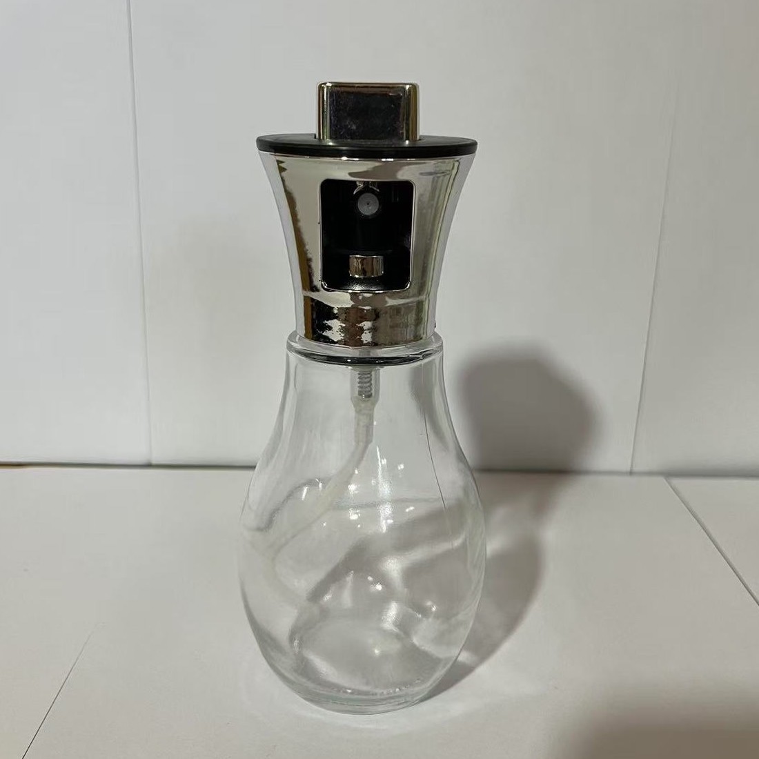 Sticla de ulei cu Pulverizator, , Sticla pentru Lichide de Bucatarie, Otet, Sos, 16.7 x 5.2 cm, Volum 200 ml, Silver - imagine 4