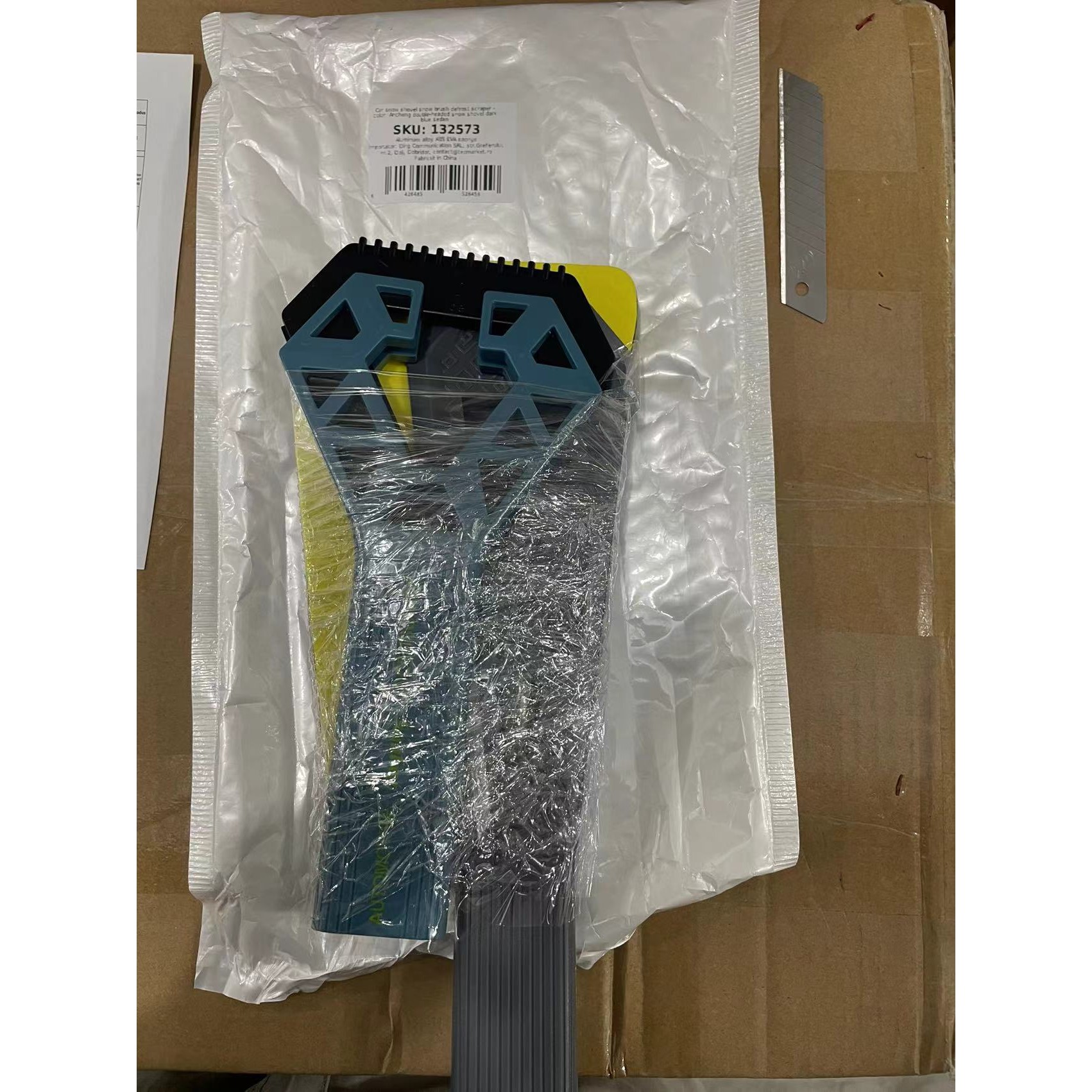 Racleta Auto pentru Zapada cu Doua Capete, Flippy, Universala, Deszapezire Masina, cu Maner, Ergonomica, Detasabila, pentru Geamuri si Caroserie, Usor de Utilizat, 61x12.5 cm, Albastru - imagine 2