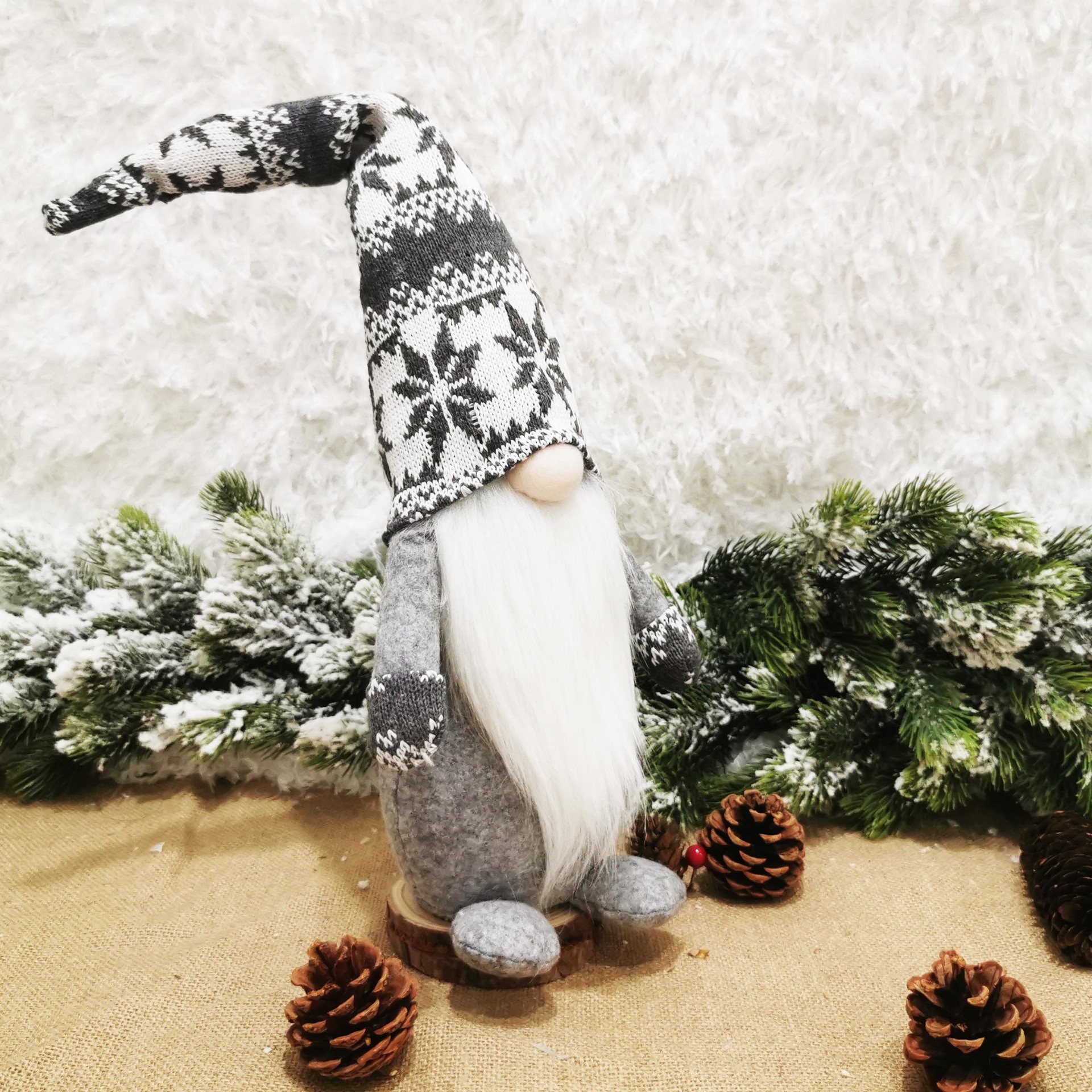 Figurina Decorativa, Pentru Craciun, Flippy, Spiridus, Omul Padurii cu Barba Lunga, Inaltime 47 cm, Gri - imagine 3