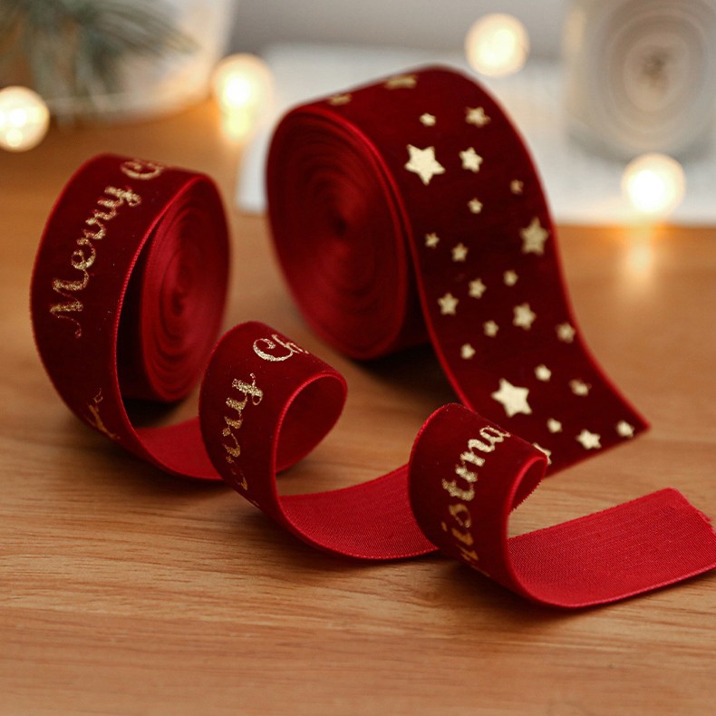 Panglica Decorativa de Craciun, Flippy, Panglica din Panza cu aspec de Catifea, Funda Ornament, Model Merry Christmas si Cerbi Aurii, Decor pentru Brad de Craciun, 200 x 2.5 cm, Rosu - imagine 3