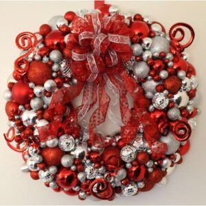 Set 63 globulete rosu cu argintiu diverse forme si margele de 2.7m - glitter, mat, shiny