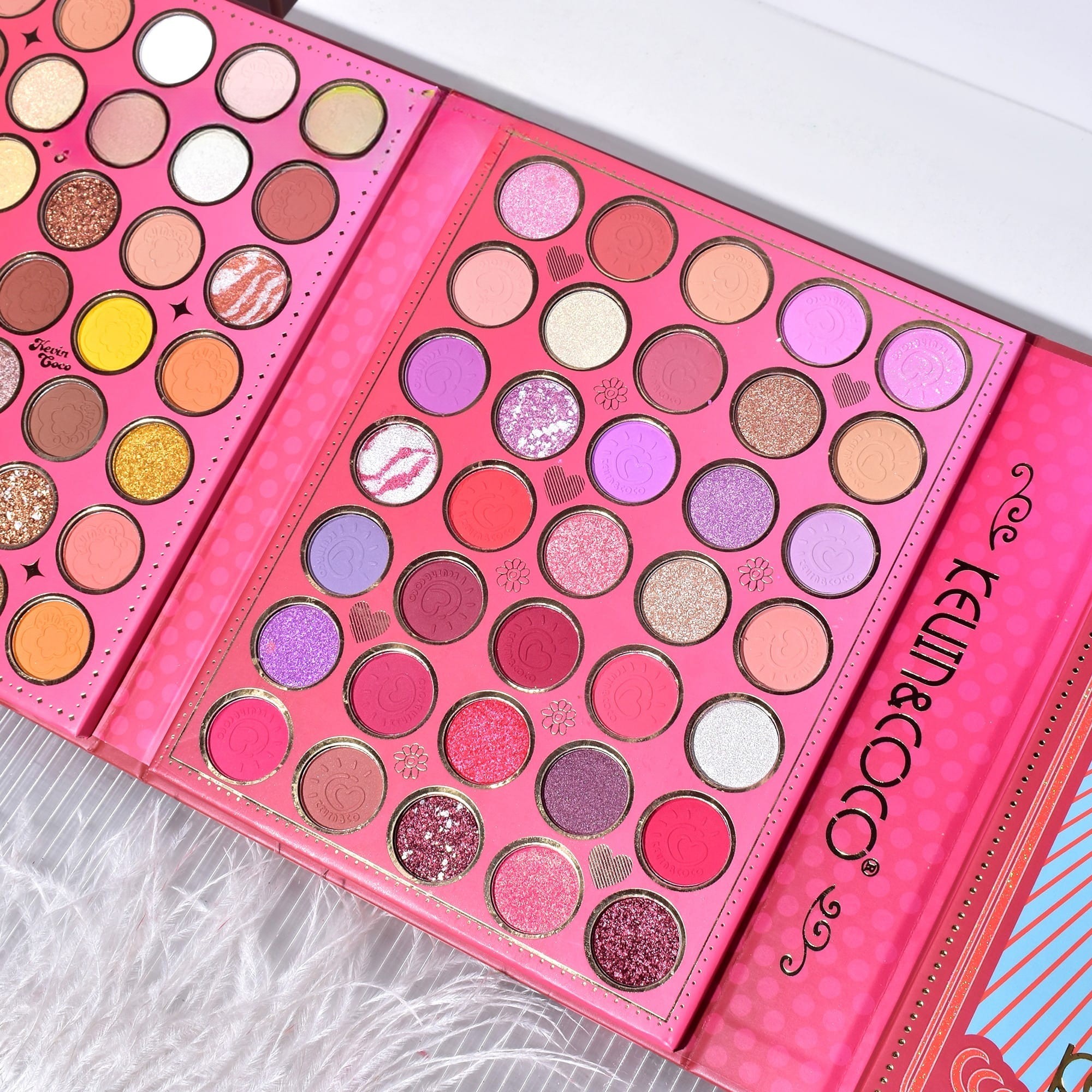 Paleta de Machiaj, KEVIN & COCO, Good Luck, Fard de Pleoape, Iluminator, Blush Cremos, 117 culori, 19 x 14.8 x 3.4 cm - imagine 3
