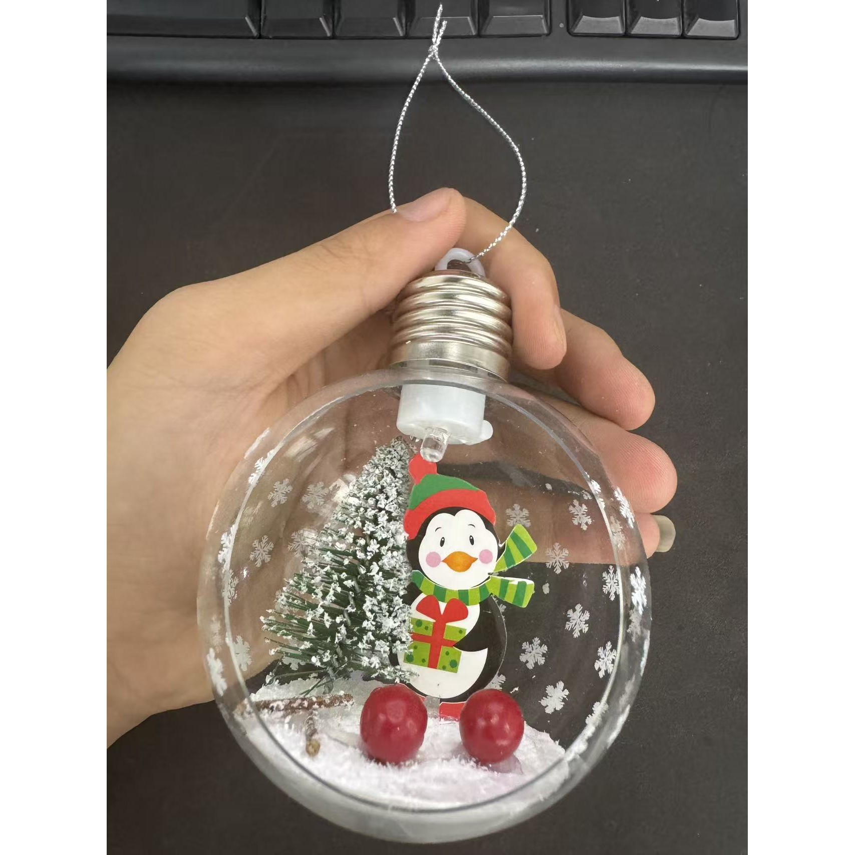 Glob de Craciun, Flippy, cu LED, Model Pinguin, 10 x 5 x 3 cm, Multicolor - imagine 2