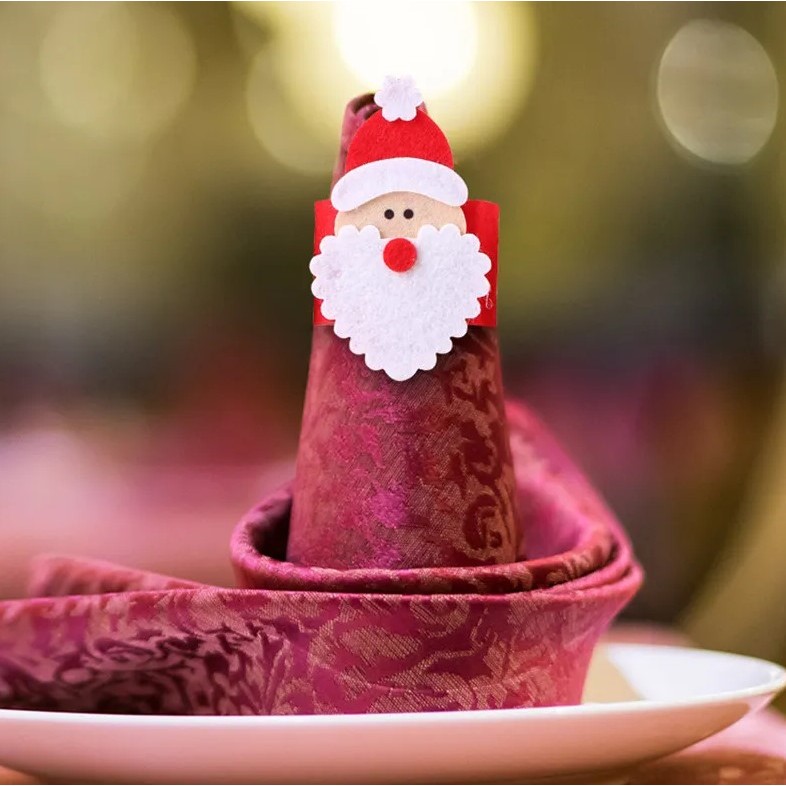 Husa deocarativa festiva pentru servetele si tacamuri, tema Mos Craciun, material textil si poliester, 5.5 x 10 cm, rosu - imagine 2