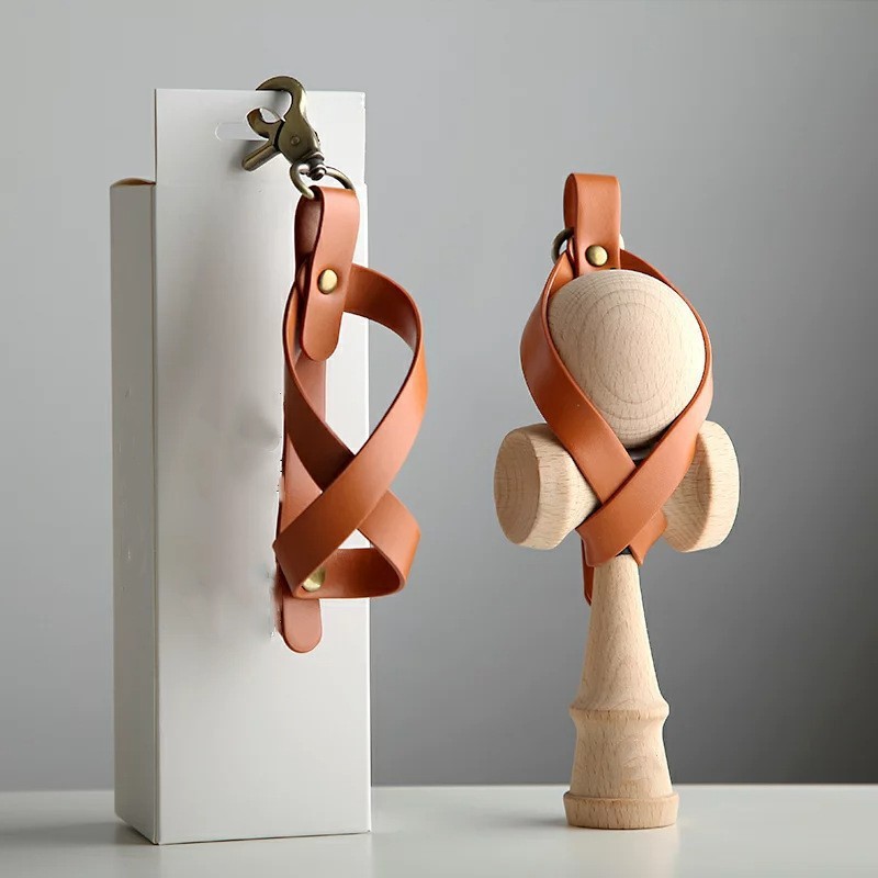 Husa pentru Kendama, Flippy, Husa de Depozitare pentru Kendama, din Piele Ecologica, Catarama cu Agatare pentru Transportare, Model Breloc 8, 12 x 6 cm, Maro deschis - imagine 3