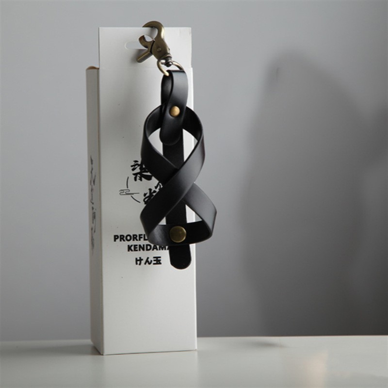 Husa pentru Kendama, Flippy, Husa de Depozitare pentru Kendama, din Piele Ecologica, Catarama cu Agatare pentru Transportare, Model Breloc 8, 12 x 6 cm, Negru - imagine 2