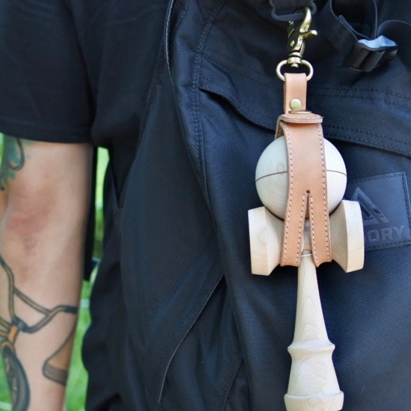 Husa pentru Kendama, Flippy, Husa de Depozitare pentru Kendama, din Piele Ecologica, Catarama cu Agatare pentru Transportare, Model Breloc Simplu, 19.5 x 2.5 cm, Apricot - imagine 3