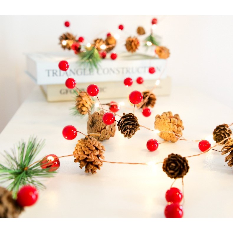 Instalatie Craciun cu baterii, 2 metri, 20 LED-uri tip Ace, conuri de pin si clopotei, Alb Cald, Flippy - imagine 2