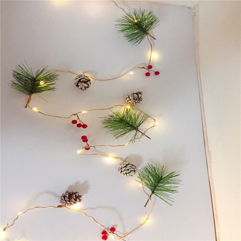 Instalatie Craciun cu baterii, 2 metri, 20 LED-uri tip ace si conuri de pin simple, Alb Cald, Flippy - imagine 4