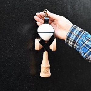 Husa pentru Kendama, Flippy, Husa de Depozitare pentru Kendama, din PVC rezistent, Catarama cu Agatare pentru Transportare, Forma Breloc 8, 12 x 6 cm, Negru