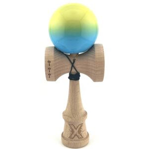 Kendama X Originala, Profesionala, Flippy, Big Cups V2, Super Sticky, Rulment Metalic cu Ata 55 cm, Galben/Verde/ albastru