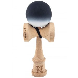 Kendama X Originala, Profesionala, Flippy, Big Cups V2, Rubber Grip cu Cupe Mari, Rulment Metalic cu Ata 55 cm, Gradient Alb/Negru