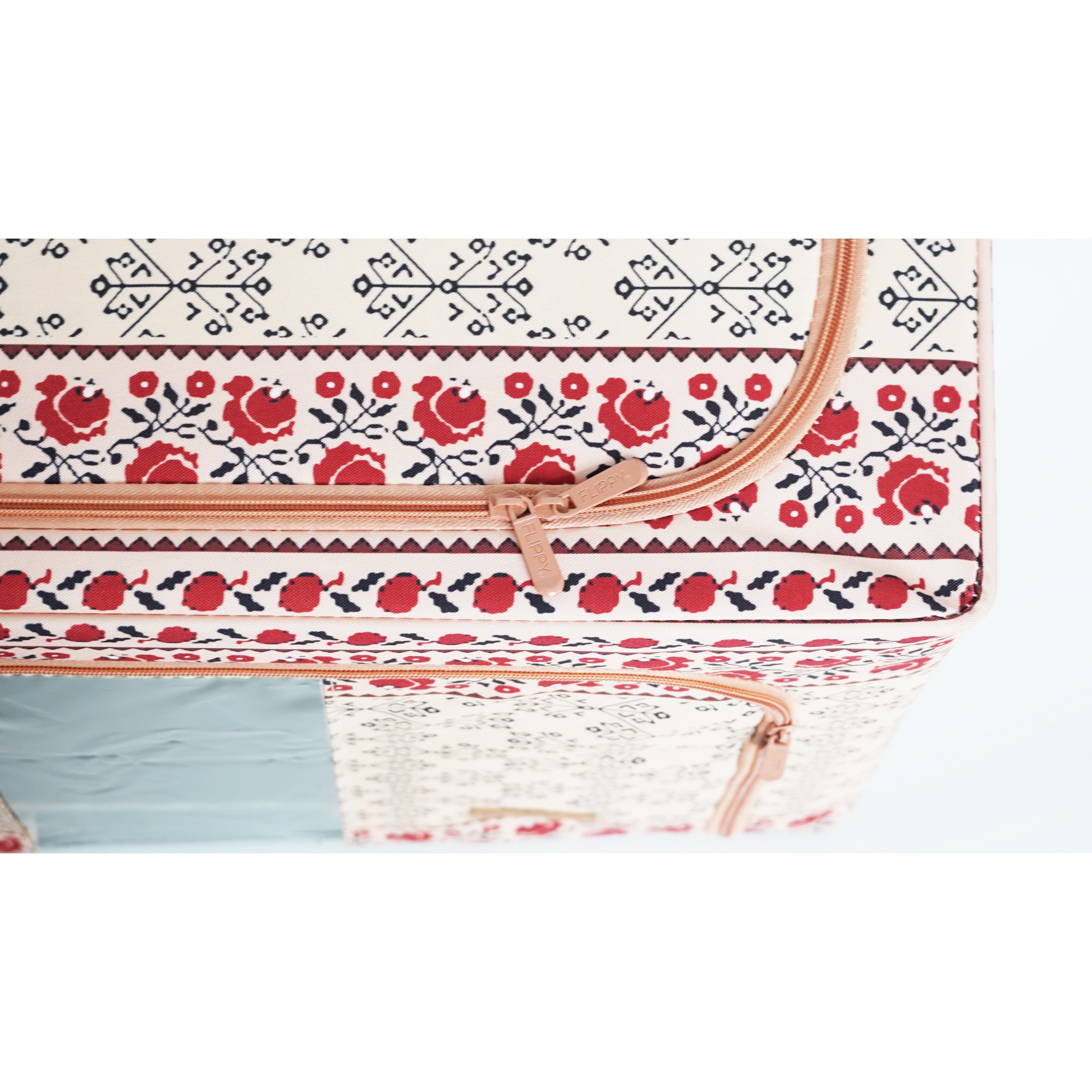 Cutie de Depozitare Pliabila, Flippy,100 L din Bumbac si In, 60X42X40 cm, Fereastra Frontala, 2 Usi de Acces cu Fermoar Bidirectional, Cadru Metalic, Suport Baza Stabil din Plastic, Motiv Traditional Model 3 - imagine 4