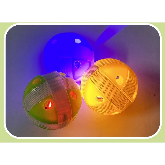 Joc Darts Flippy pentru Copii, Placa Pliabila 70 cm, 8 Mingii Velcro/Scai Simple, 2 Mingii Luminoase, Model Acadele, Roz - imagine 4