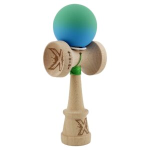 Kendama X Originala, Profesionala, Flippy, Cupe Mari KING SIZE V3, Rubber Grip, Gaura in Baza, Rulment Metalic, din lemn 18 cm, Ata 62/65 cm, Gradient Verde/Albastru