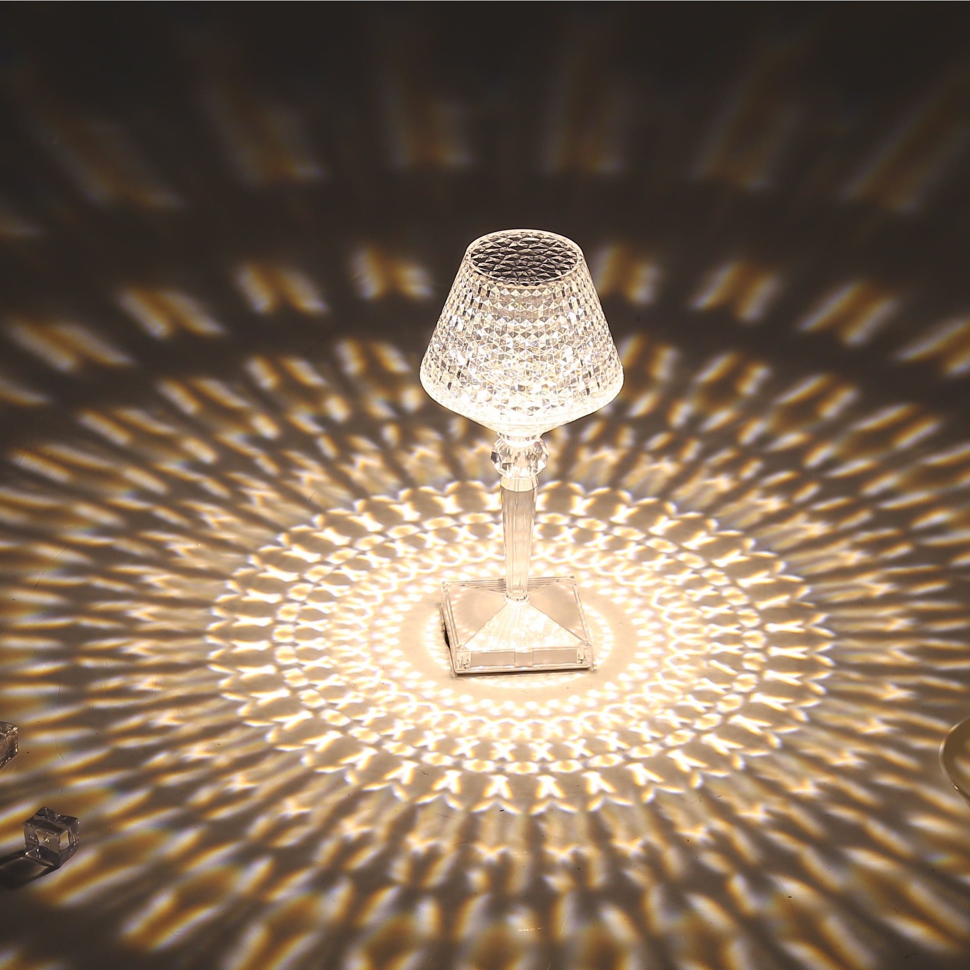 Lampa de birou pe LED RGB 16, Flippy, dimmer tactil, 3 nivele de intensitate, incarcare USB, 3W, Cristal Acrilic, cu telecomanda, forma pahar, transparent - imagine 4