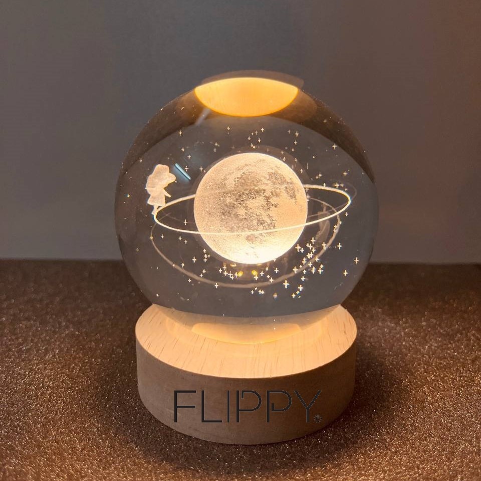 Lampa LED Decorativa, Flippy, cu Bila de Cristal cu Diametru 6cm, Model Cer Instelat 3D, Alimentare USB, Suport din Lemn, Lumina Alb Cald - imagine 2