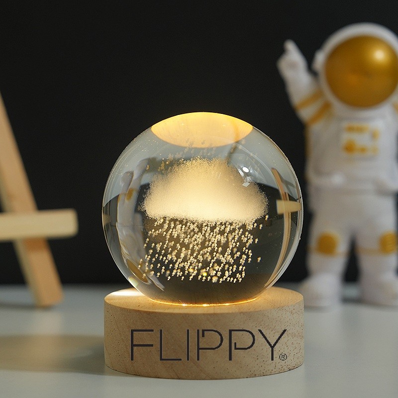 Lampa LED Decorativa, Flippy, cu Bila de Cristal cu Diametru 6cm, Model Nor Ploios 3D, Alimentare USB, Suport din Lemn, Lumina Alb Cald - imagine 3
