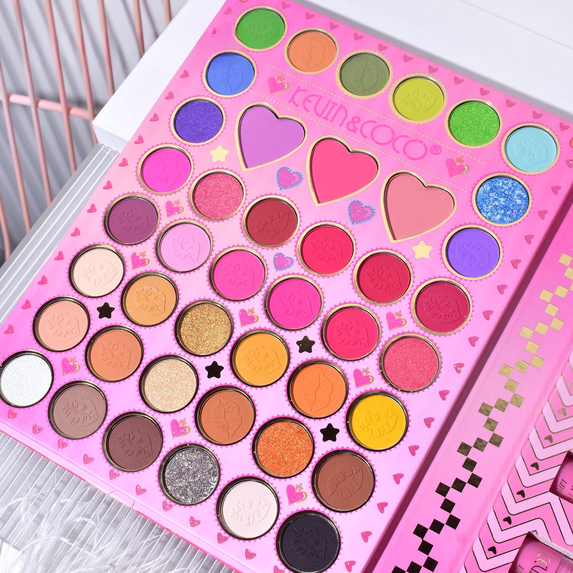 Set 8 Produse de Machiaj, KEVIN & COCO, Butterfly Dream Girl, 49 de culori, 24.7 x 19.7 x 2.7 cm - imagine 3